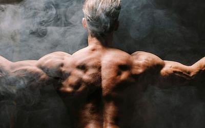 Αποκαλύπτεται η «Μεγαλορεξία»: Το επικίνδυνο κυνήγι των μυών που παγιδεύει τους εφήβους