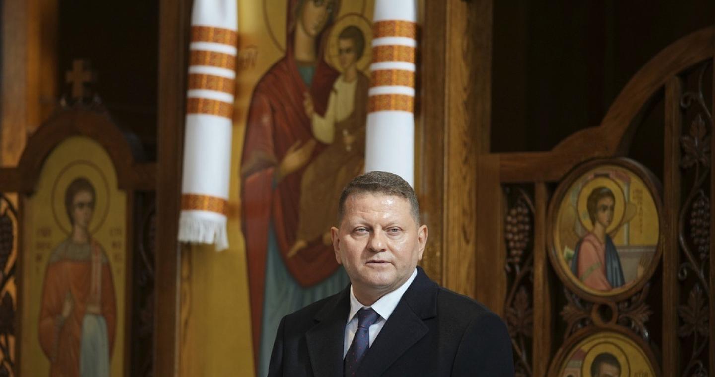Στρατηγός, πρέσβης… μελλοντικός πρόεδρος της Ουκρανίας; Το παιχνίδι αναμονής του Βαλερί Ζαλούζνι