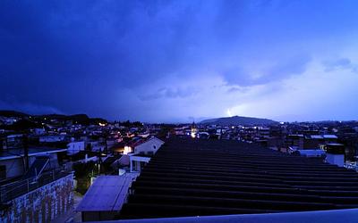 Κόκκινος συναγερμός στην Ελλάδα: Ποιες περιοχές μπαίνουν στο στόχαστρο της σφοδρής κακοκαιρίας