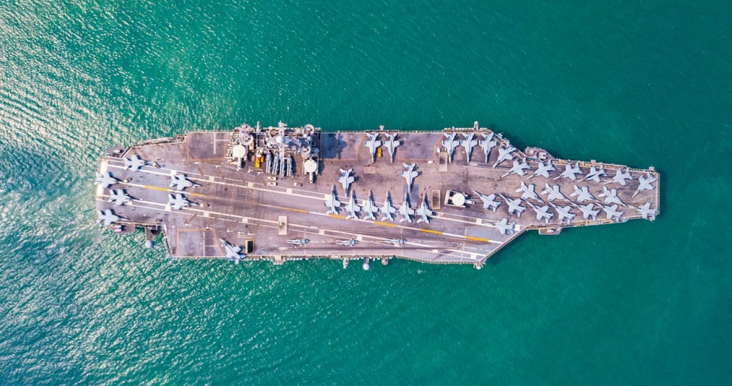 Στρατιωτική διπλωματία του Τραμπ στο Ιράν - Σε κλοιό η Τεχεράνη ενόψει των συνομιλιών στη Γενεύη