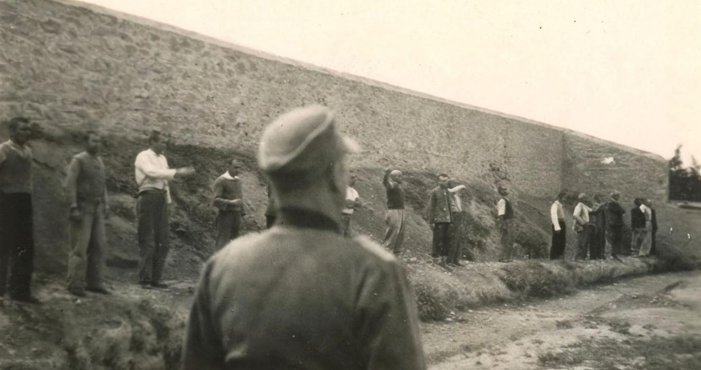 Φωτογραφίες Καισαριανής: Επιχείρηση διάσωσης για τα τεκμήρια μνήμης