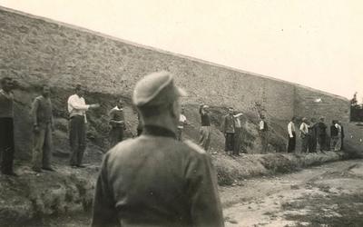 Αποκαλύπτεται το σχέδιο για τον επαναπατρισμό των ιστορικών φωτογραφιών της Καισαριανής