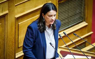 Νέα δεδομένα στις συλλογικές συμβάσεις: Τι ψηφίστηκε τελικά στη Βουλή