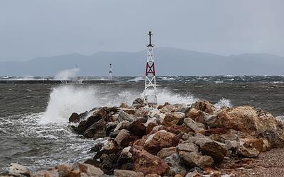 Πορτοκαλί συναγερμός ΕΜΥ: Πού θα χτυπήσουν καταιγίδες, θύελλες και αφρικανική σκόνη