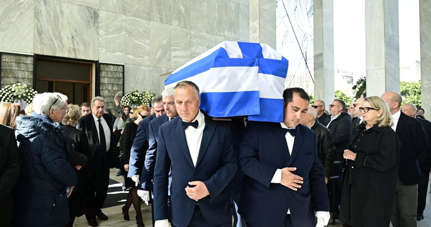 Αναστάσης Παπαληγούρας: Με την ελληνική σημαία το φέρετρο – Παρών Σαμαράς, Καραμανλής στο τελευταίο αντίο