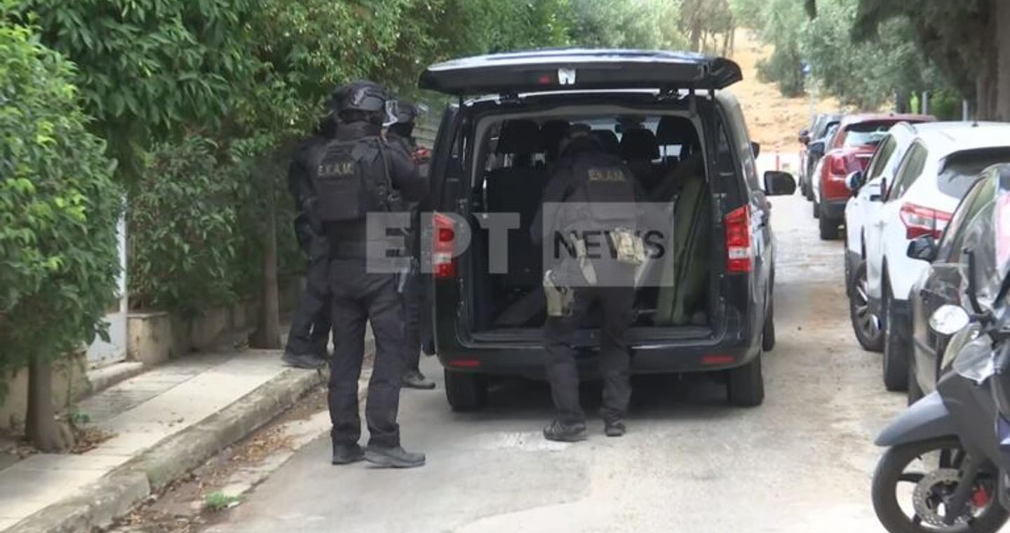 Χολαργός: Συνελήφθη ο 57χρονος που είχε ταμπουρωθεί σπίτι του – Νωρίτερα είχε πετάξει μολότοφ, ένας αστυνομικός τραυματίας