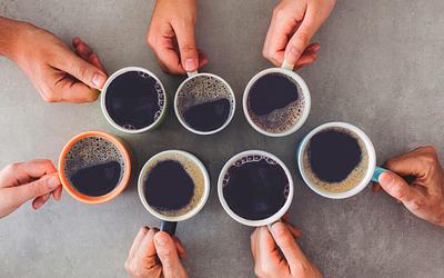 Αποκαλύπτεται: Το καθημερινό ρόφημα που μειώνει τον κίνδυνο άνοιας έως 18%