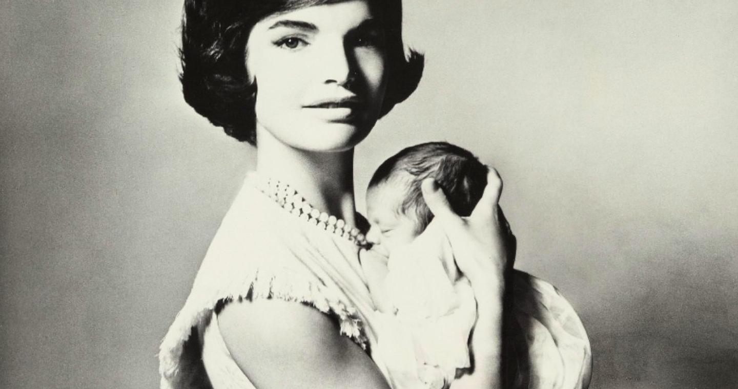 «Εσύ, ειδικά, έχεις μια θέση στην ιστορία»: Τα τελευταία λόγια της Τζάκι Κένεντι Ωνάση στον τραγικό Τζον-Τζον