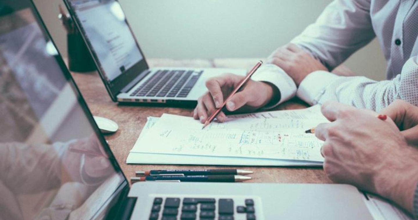 Ηλεκτρονική τιμολόγηση: Βαριά πρόστιμα έως 2.500 ευρώ για τους παραβάτες – Πότε πολλαπλασιάζονται οι ποινές