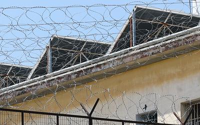 Θρίλερ στις φυλακές Δομοκού: Τι κρύβεται πίσω από τη σύλληψη του αρχιφύλακα