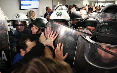 Ένταση στη Νίκαια: Η επεισοδιακή είσοδος του Άδωνι Γεωργιάδη στο νοσοκομείο