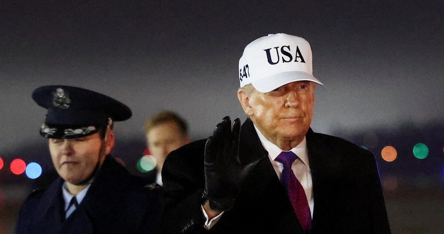 Ο Τραμπ ζητά δημοσιοποίηση κυβερνητικών αρχείων για τους εξωγήινους μετά τις δηλώσεις Ομπάμα ότι «είναι αληθινοί»