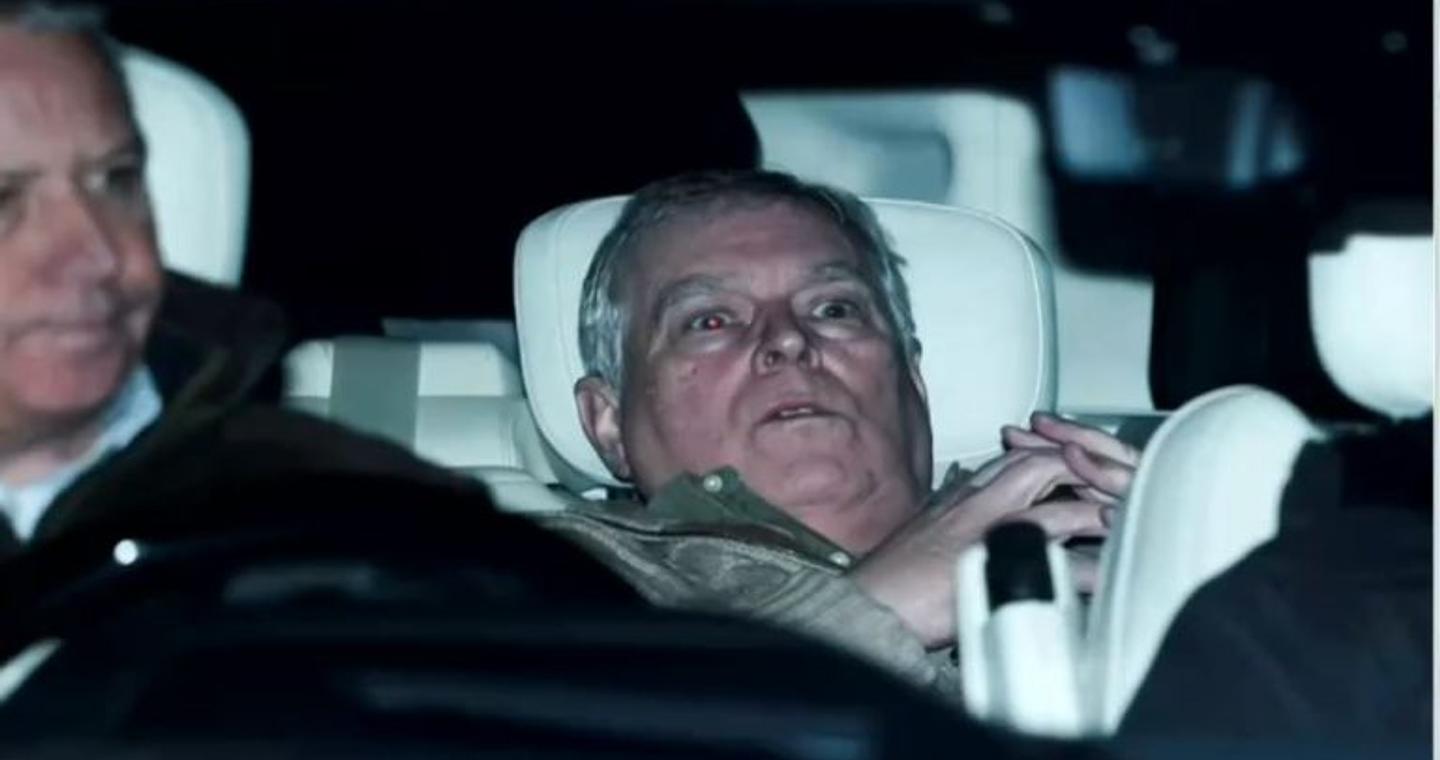 Ελεύθερος ο έκπτωτος πρίγκιπας Άντριου μετά από πολύωρη κράτηση – Συνεχίζεται η έρευνα