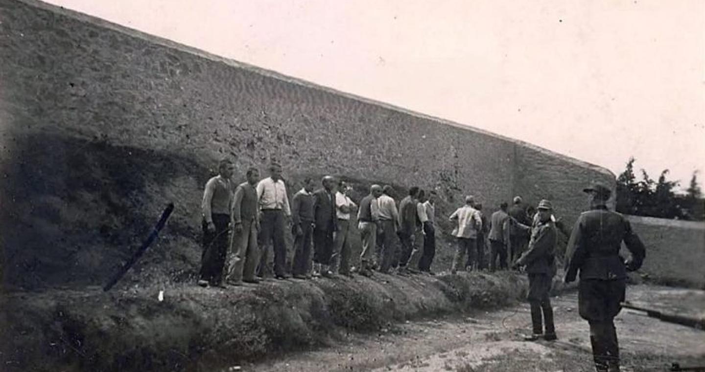 Φωτογραφικά ντοκουμέντα των εκτελέσεων στην Καισαριανή: Κινητοποίηση για διασταύρωση της γνησιότητάς τους και ακολούθως την αγορά τους