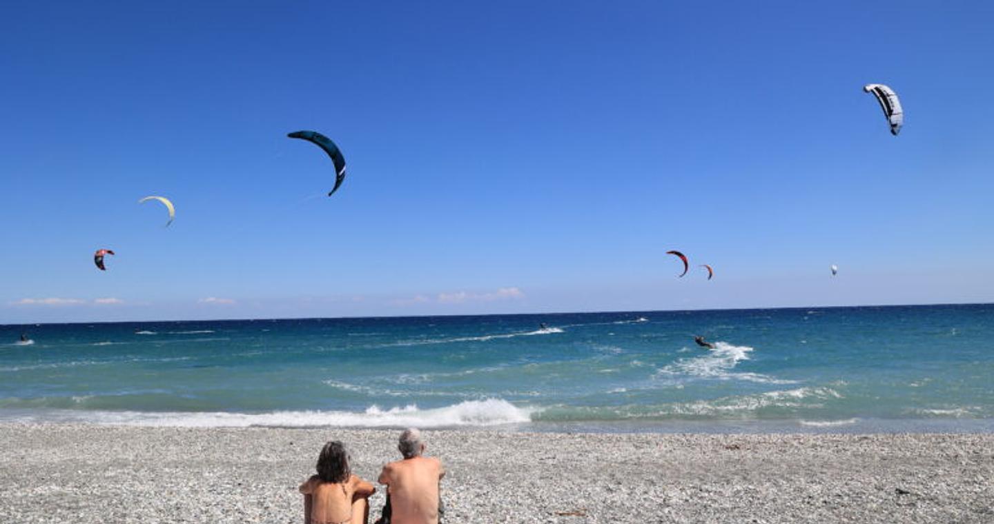 Καιρός: Μελτέμι, ηλιοφάνεια και κανονικές θερμοκρασίες όλη την εβδομάδα – Πρόγνωση από τον Π. Γιαννόπουλο