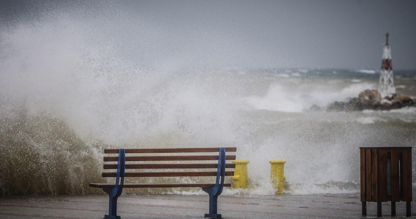 Καιρός: Πτώση θερμοκρασίας, βροχές και θυελλώδεις άνεμοι έως 10 μποφόρ την Τετάρτη