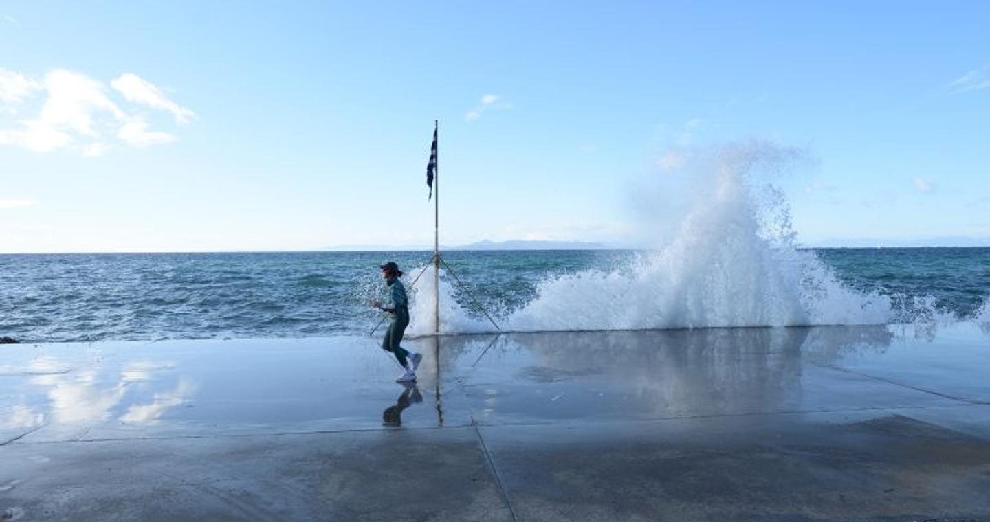 Καιρός: Θυελλώδεις άνεμοι έως 11 μποφόρ στα πελάγη και χιόνια στα ορεινά – Τι καιρό θα κάνει το Σαββατοκύριακο