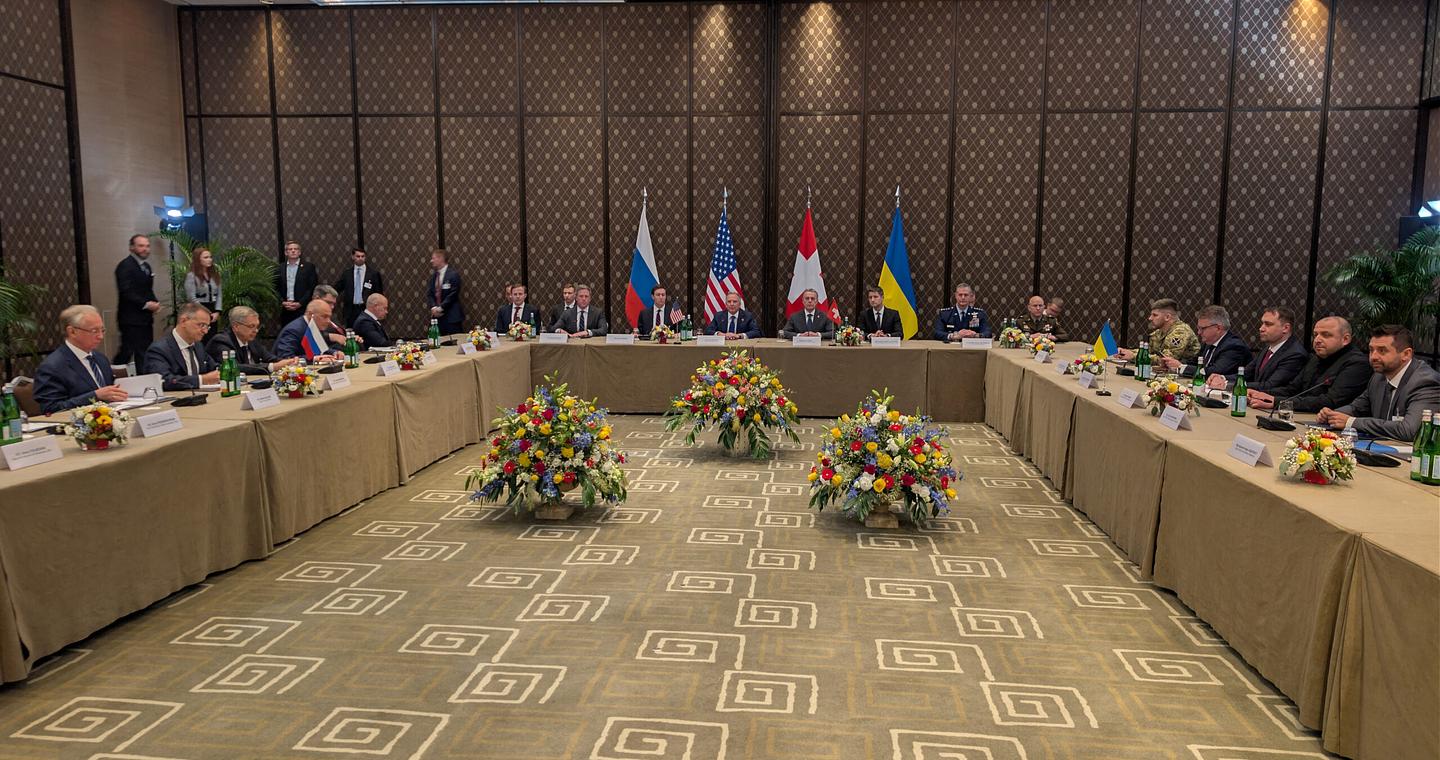 «Τεταμένες διαπραγματεύσεις»: Ολοκληρώθηκε η 1η μέρα των συνομιλιών Ουκρανίας – ΗΠΑ – Ρωσίας