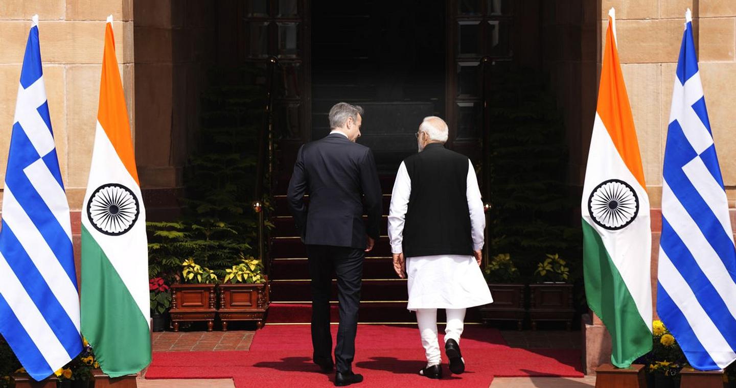 Η επίσκεψη Μητσοτάκη στην Ινδία, η Σελήνη και το Bollywood