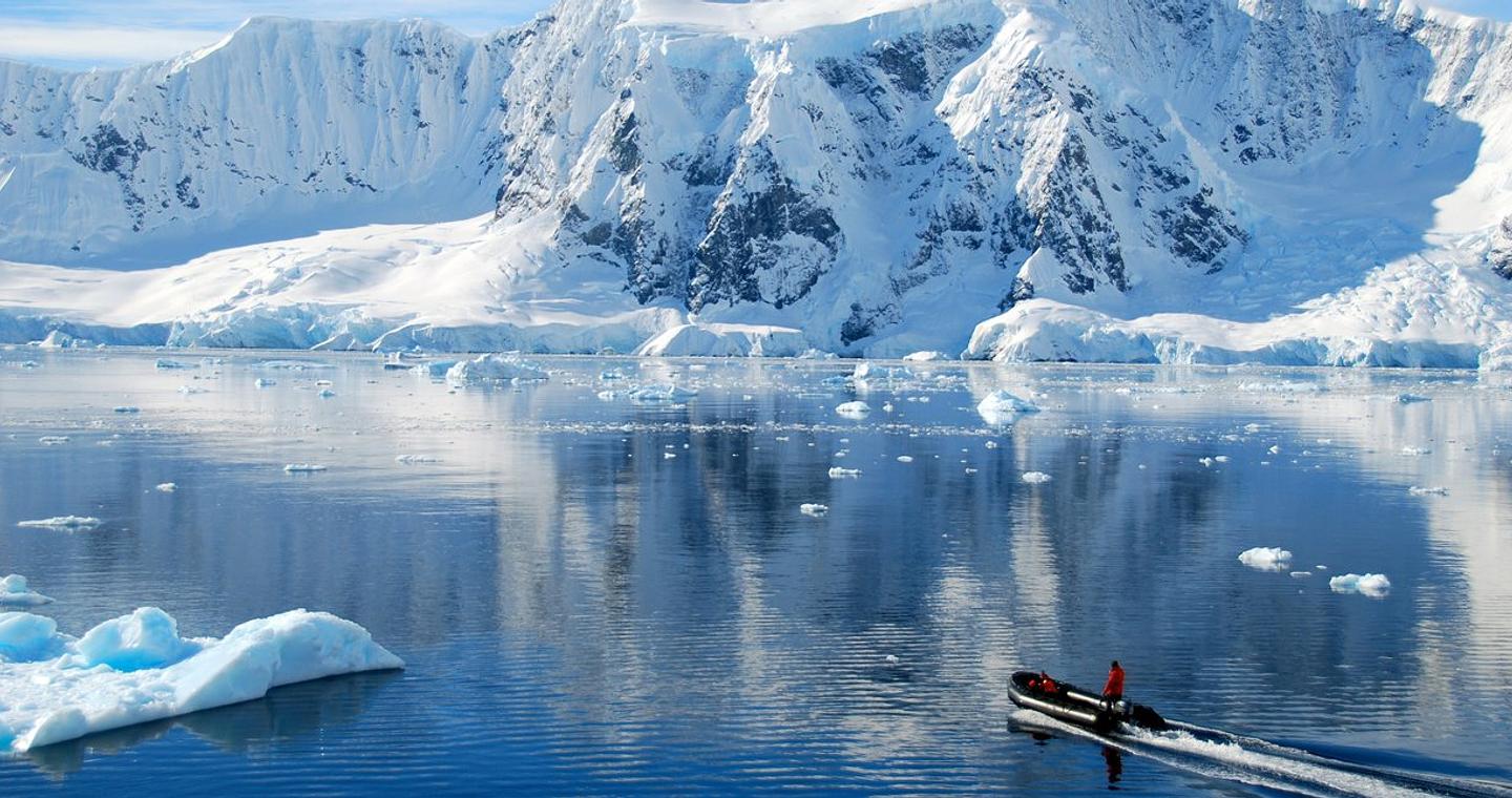 Επιστήμονες έσκαψαν στον πάγο της Ανταρκτικής μέχρι να συναντήσουν βράχο και στη συνέχεια πήραν δείγμα ιζήματος στα 228 μέτρα