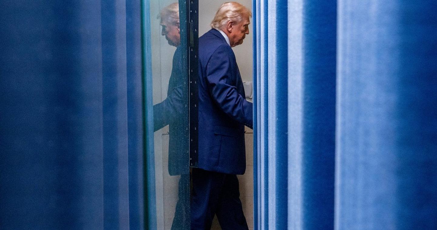 Οι επιλογές του Τραμπ για το Ιράν: Από τον «συμβολικό» εμπλουτισμό ουρανίου μέχρι σενάρια εξόντωσης του Χαμενεΐ