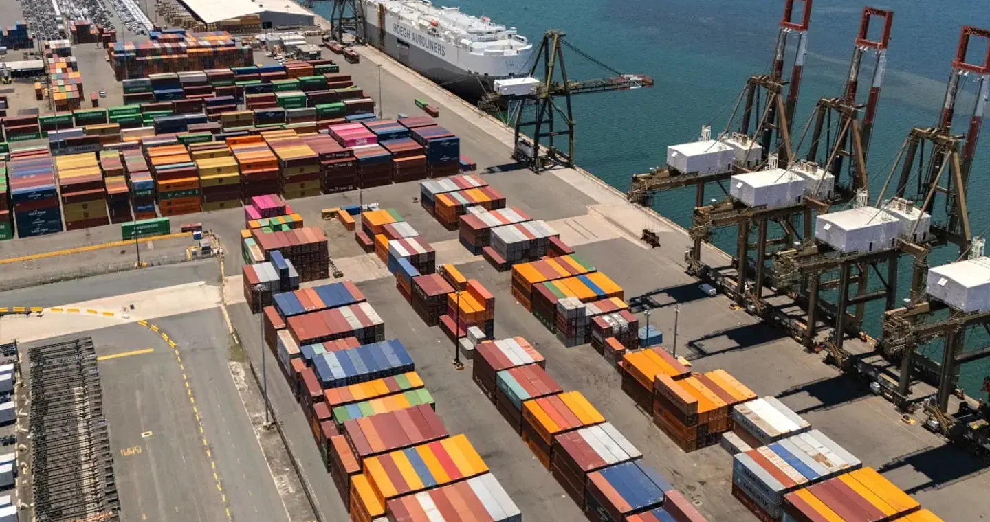 «Ενιαία απάντηση» της Ε.Ε. στους δασμούς Τραμπ ζητά το Παρίσι