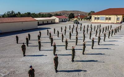 Τα πάντα αλλάζουν στον Στρατό: Η νέα θητεία φέρνει drones και αυξήσεις