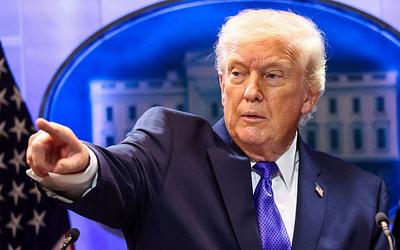 Νέα δεδομένα: Ο Τραμπ ανεβάζει τους δασμούς παρά το «όχι» της Δικαιοσύνης