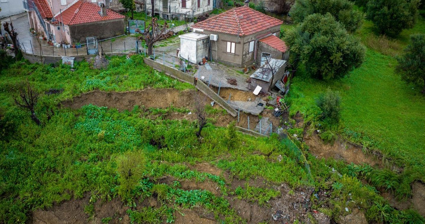 Κατολισθήσεις και διαλυμένοι δρόμοι: Οι υποδομές της Ελλάδας λυγίζουν μπροστά στην κλιματική αλλαγή