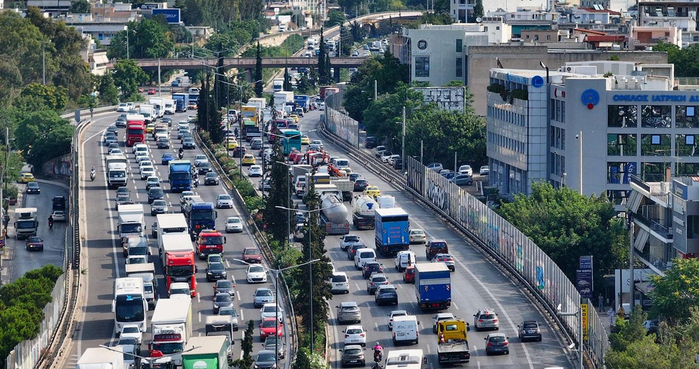 Κίνηση τώρα: Κυκλοφοριακό «έμφραγμα» στον Κηφισό με μποτιλιάρισμα χιλιομέτρων – «Κόκκινο» και το κέντρο της Αθήνας