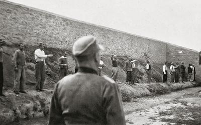 Αποκαλύπτεται το πρόσωπο του ηρωισμού: Οι συγκλονιστικές εικόνες από τη θυσία στην Καισαριανή