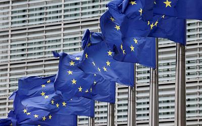 Τι αλλάζει στις σχέσεις ΕΕ-ΗΠΑ: Το Ευρωκοινοβούλιο μπλοκάρει την εμπορική συμφωνία