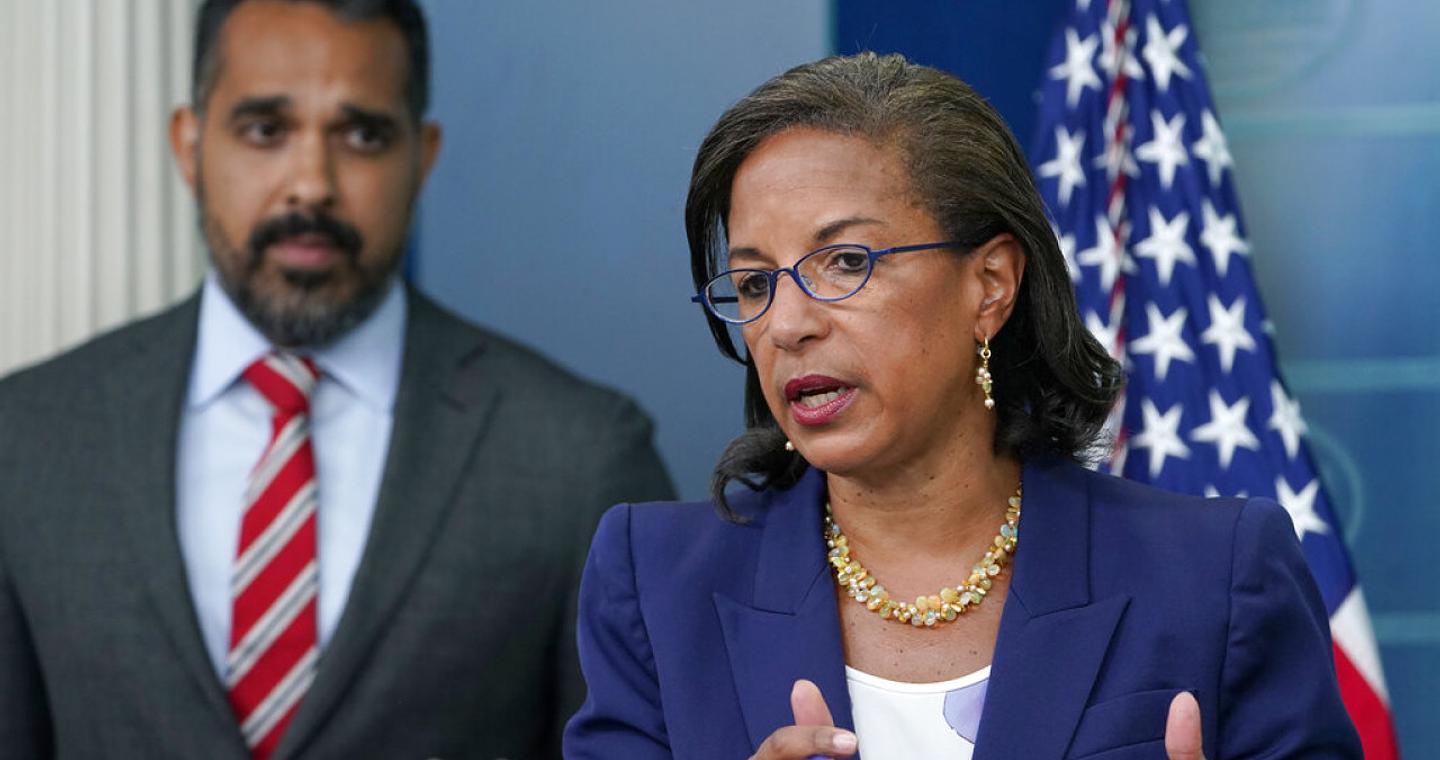 Ο Τραμπ απαιτεί από τη Netflix να διώξει κορυφαία σύμβουλο των Ομπάμα και Μπάιντεν από το ΔΣ