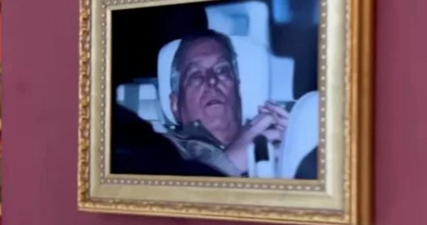 «Έκθεμα» στο Λούβρο η ταπεινωτική φωτογραφία του Αντριου – Δίπλα στη Μόνα Λίζα η “mugshot” του έκπτωτου Βρετανού πρίγκιπα