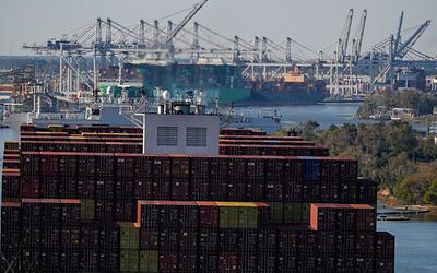 Τι αλλάζει στο εμπόριο: Το Ανώτατο Δικαστήριο «παγώνει» τους δασμούς Τραμπ