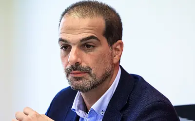 «Θα έπρεπε ήδη να έχει αποπεμφθεί»: Η σφοδρή επίθεση Σακελλαρίδη στον Γεωργιάδη