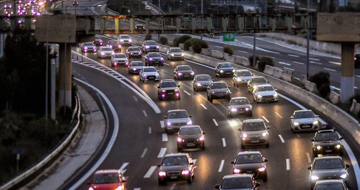 Με χαμηλές ταχύτητες και καθυστερήσεις η επιστροφή των εκδρομέων της Καθαράς Δευτέρας – Πού υπάρχει κίνηση