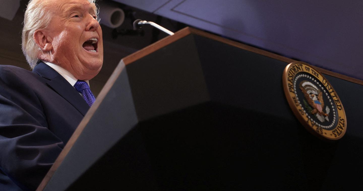 Τραμπ κατά του Ανώτατου Δικαστηρίου για τους δασμούς: «Βαθιά απογοητευτική» η απόφαση