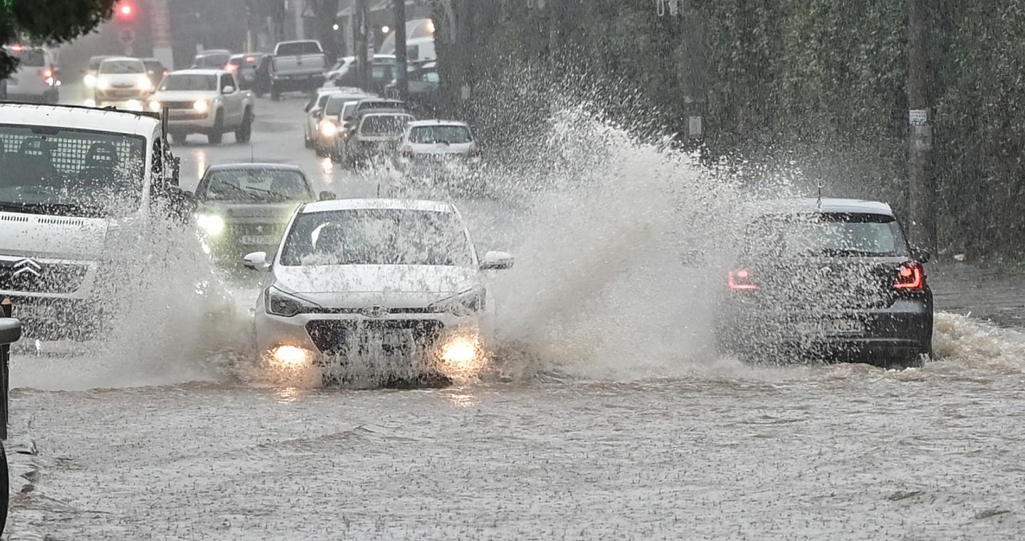Διακοπή της κυκλοφορίας των οχημάτων στο ρέμα του Βάρδα