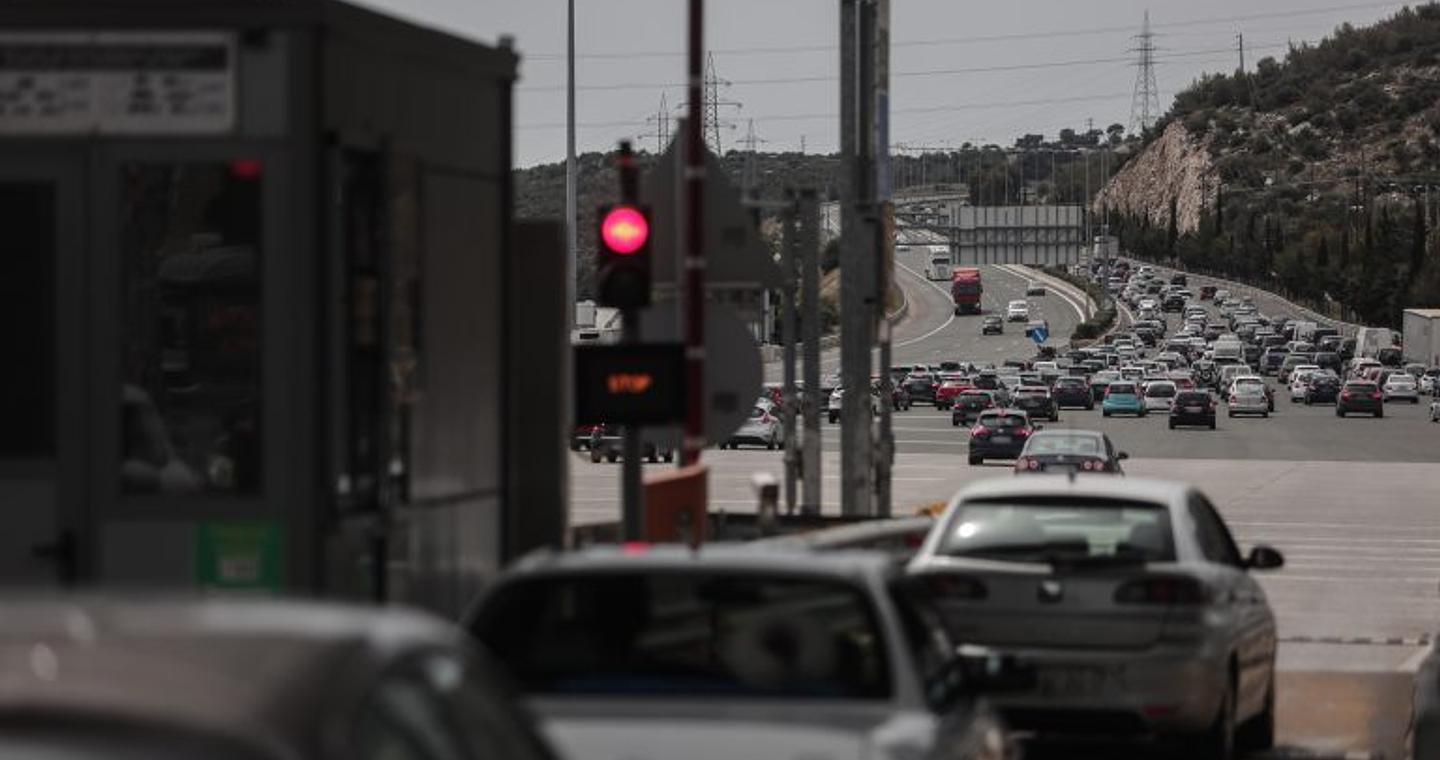 Με κακοκαιρία η έξοδος των εκδρομέων του τριημέρου: Ψυχρό μέτωπο με καταιγίδες και 8 μποφόρ – Μέτρα σε εθνικές οδούς, σταθμούς, αεροδρόμια και λιμάνια