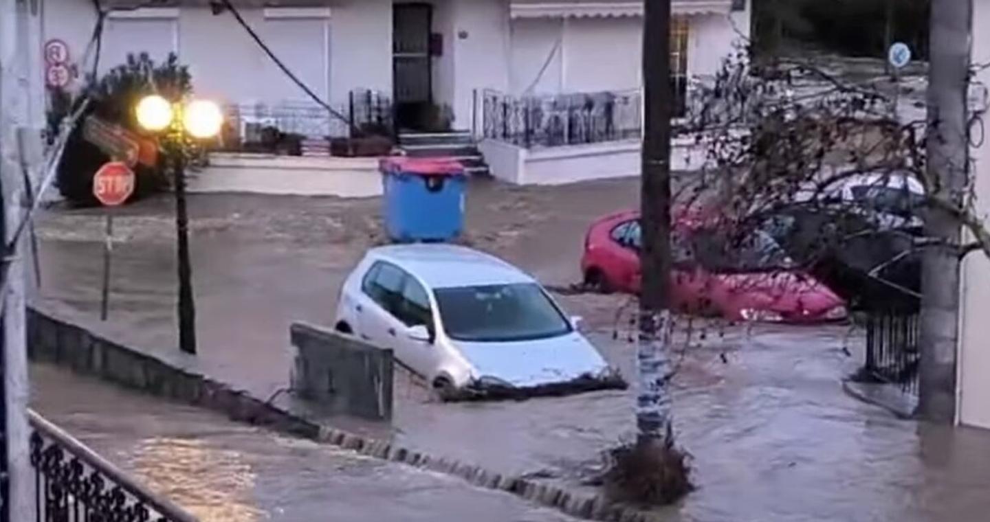 Λήμνος: Στο έλεος της κακοκαιρίας το νησί - Μεγάλες πλημμύρες από τη σφοδρή βροχόπτωση, ήχησε το 112