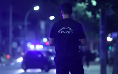 Τρόμος στο Αίγιο: Τέσσερις ανήλικοι τραυματίες από πυροβολισμούς σε κατοικημένη περιοχή