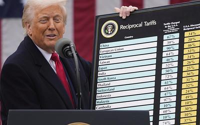 Νέα δεδομένα στις ΗΠΑ: Το «μπλόκο» στους δασμούς και η αντεπίθεση Τραμπ