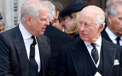 Βασιλιάς Κάρολος εναντίον Άντριου: Η σύγκρουση που κλονίζει τα θεμέλια του Στέμματος