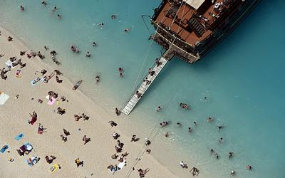 Αποκαλύπτονται τα χρυσά νούμερα του τουρισμού: Το ρεκόρ και το στοίχημα του 2026