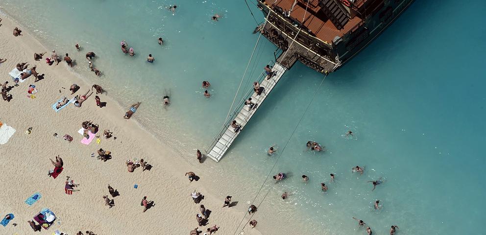 Αποκαλύπτονται τα χρυσά νούμερα του τουρισμού: Το ρεκόρ και το στοίχημα του 2026