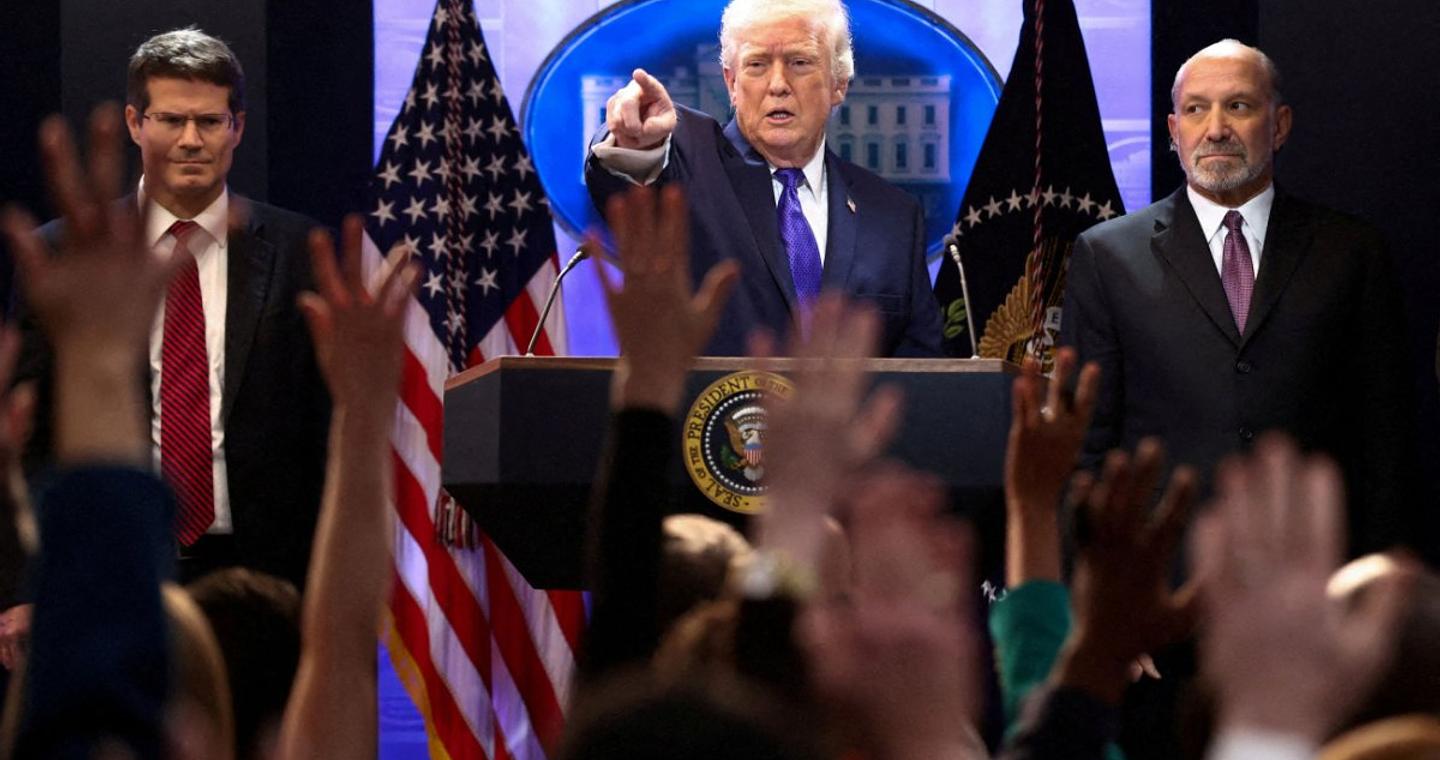 Αύξηση των δασμών από 10% σε 15% αποφάσισε ο Τραμπ