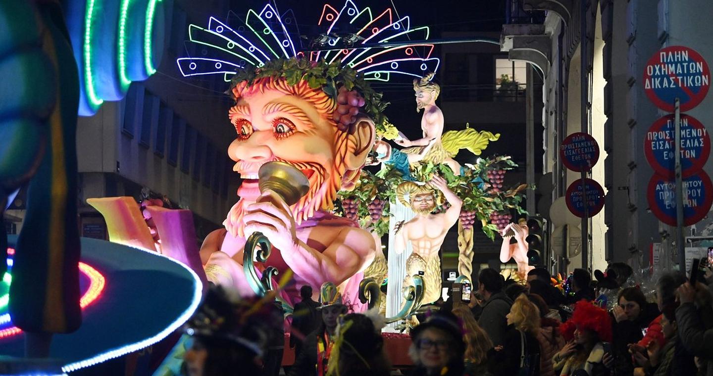 Πατρινό Καρναβάλι 2026: Η πρώτη παρέλαση αρμάτων -Δείτε εντυπωσιακές εικόνες και βίντεο