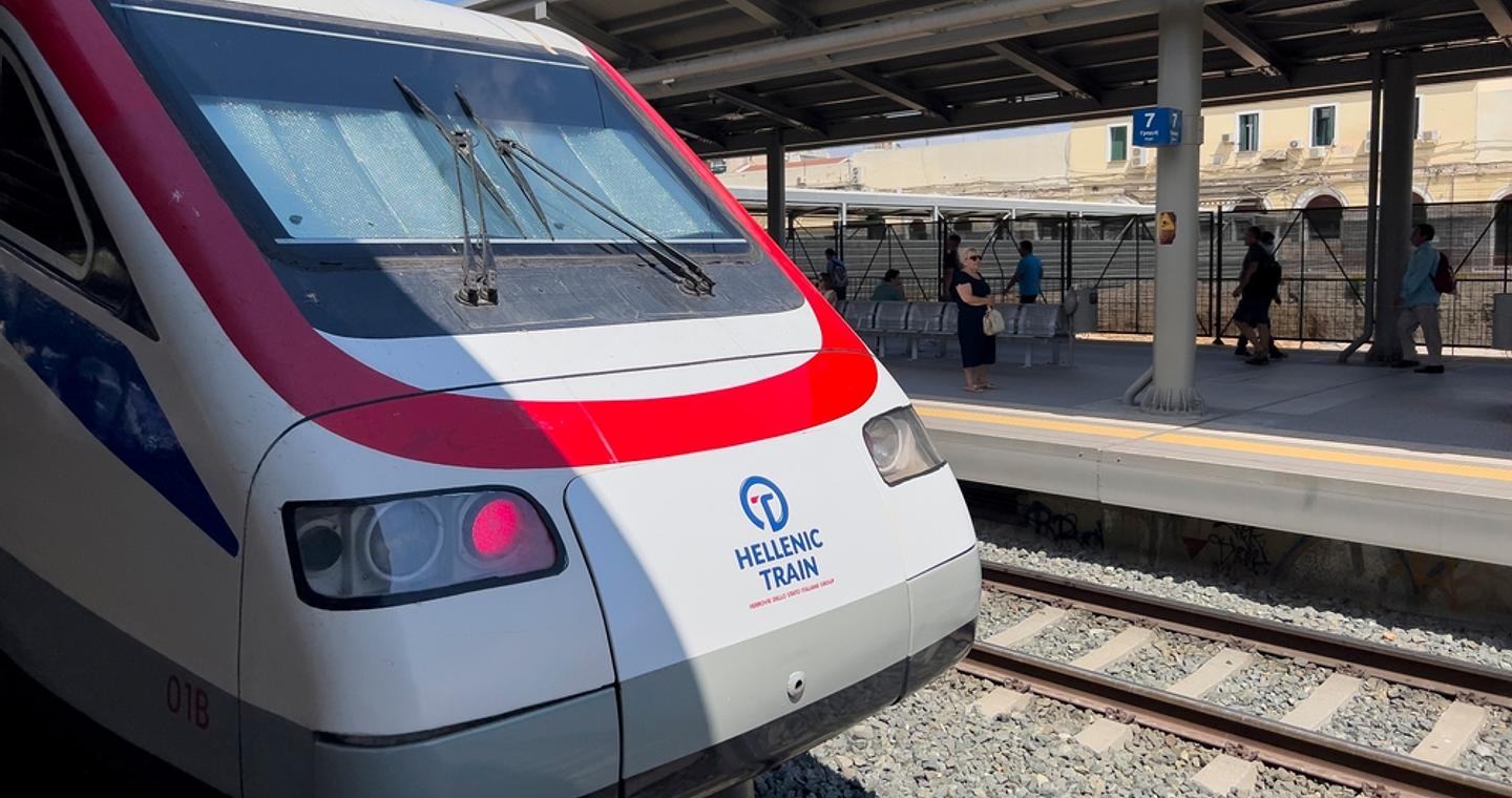 Πάτρα: Σύγκρουση τρένου του Προαστιακού με ΙΧ