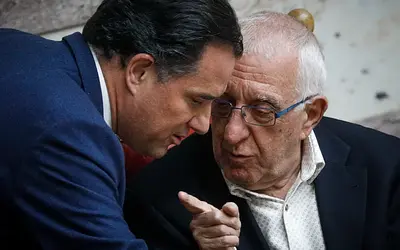 Νικήτας Κακλαμάνης: Τα «δηλητηριώδη» βέλη στον Άδωνι Γεωργιάδη για τον σιδηροδέσμιο γιατρό